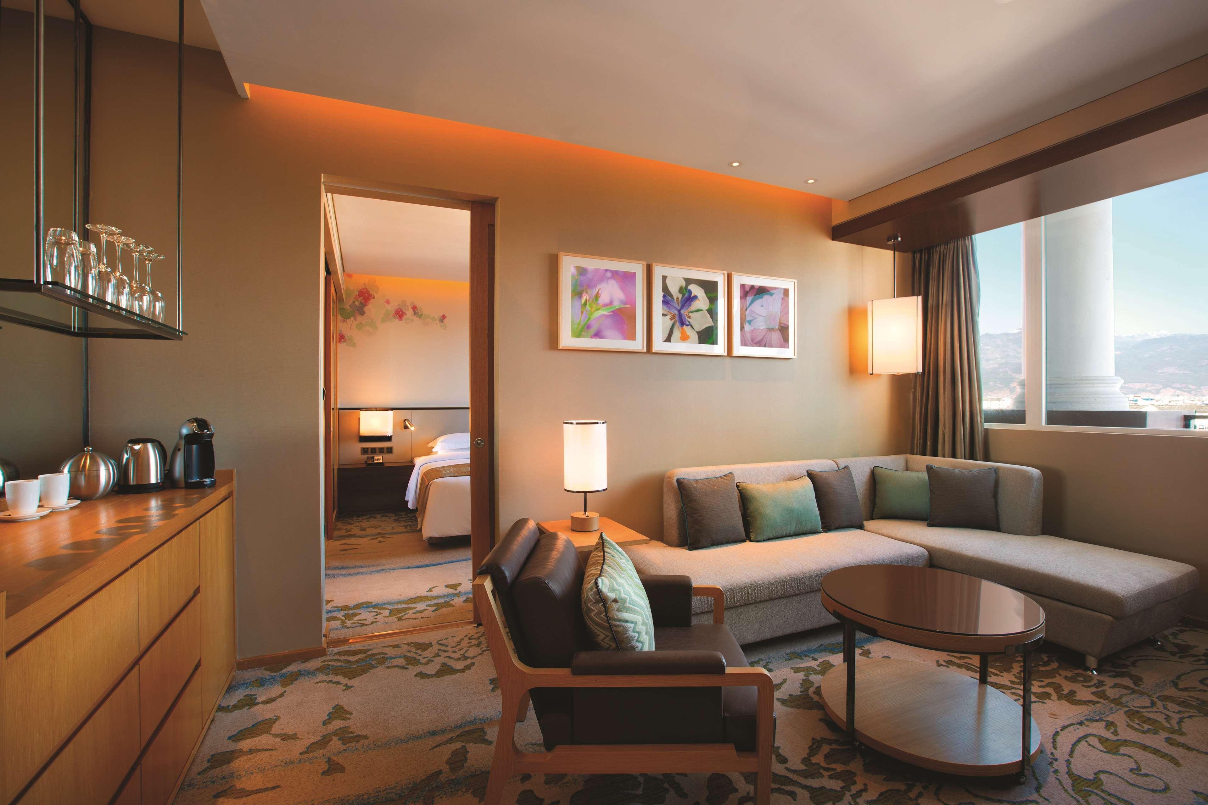 Hilton Garden Inn Lijiang Lijiang  Exteriör bild