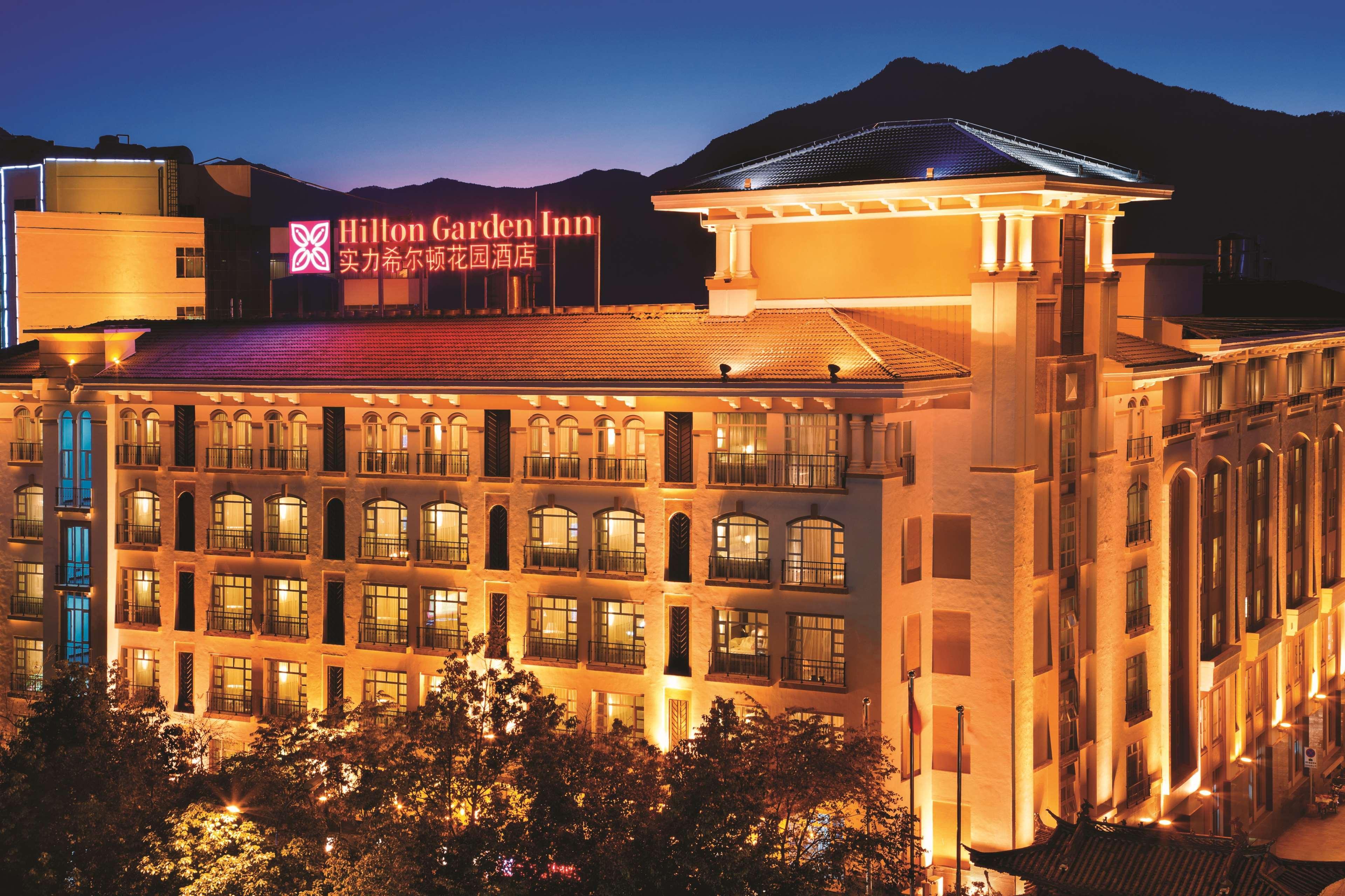 Hilton Garden Inn Lijiang Lijiang  Exteriör bild